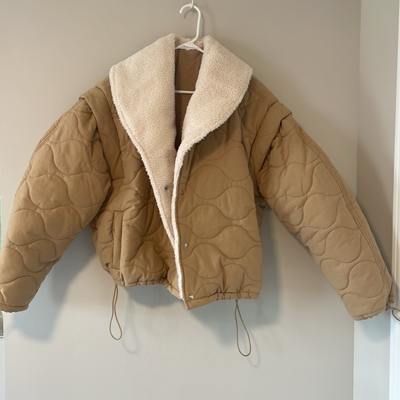 NWOT Astr The Label NADINE QUILTED FAUX SHEARLING JACKET KHAKI - Picture 3 of 10